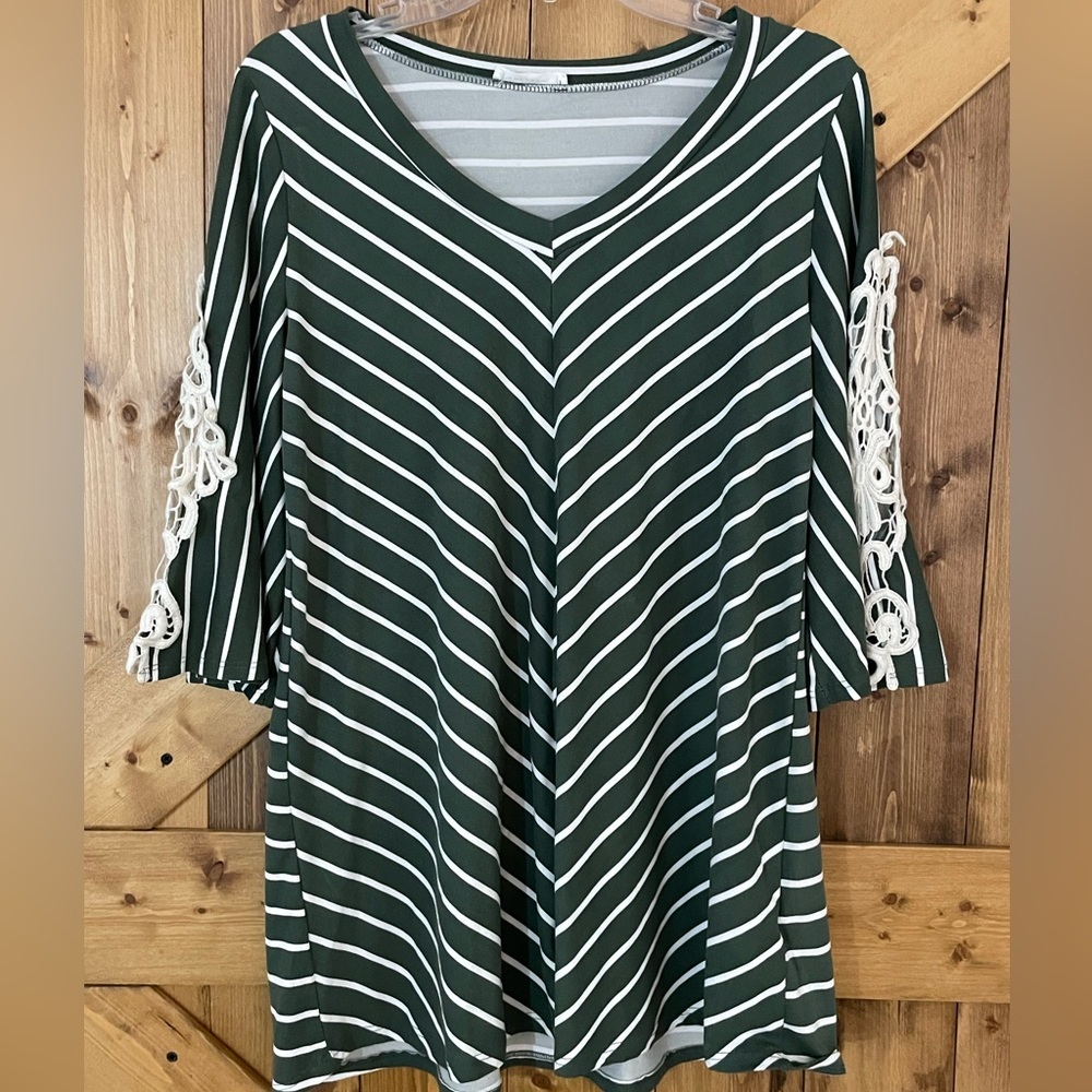 Women's Reborn J Striped Tee with Lace Detail on Sleeve | Size Large
